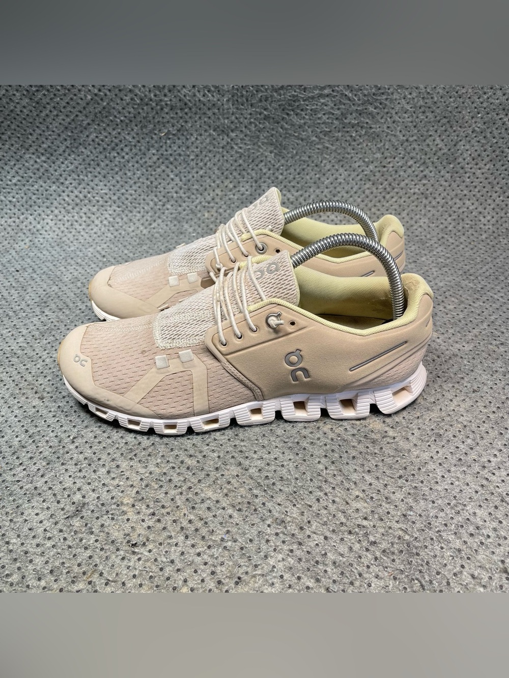 On Cloud 5 Running Shoes Size 9 Women’s